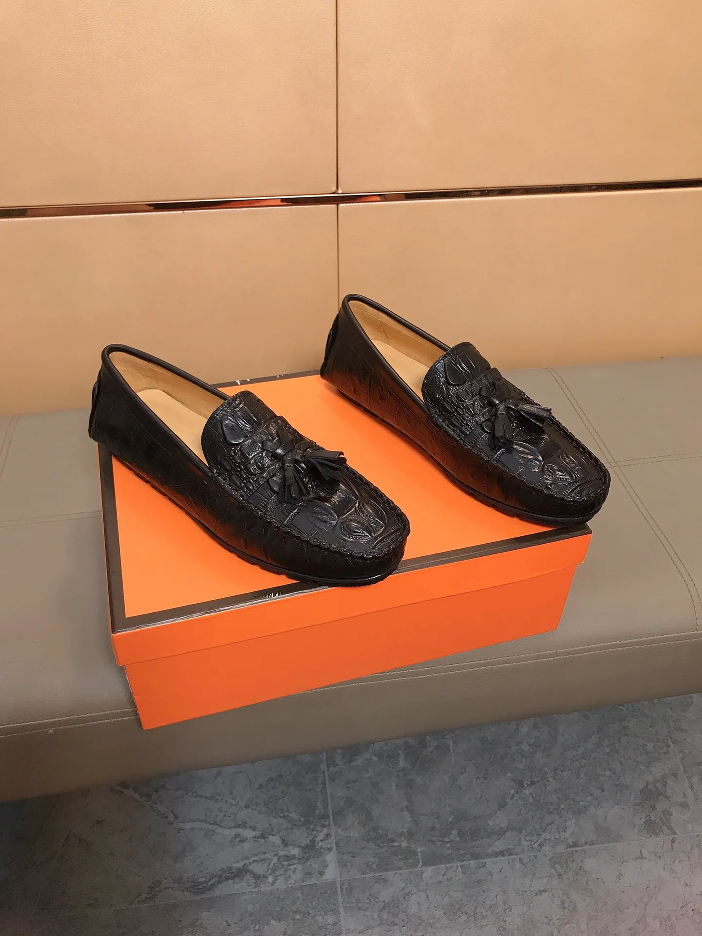 Factory price 360 ​​🆘The must-have "LV Louis Vuitton" for fashionable men ~ new beanie shoes. Latest•hot style. The upper is made of imported cowhide embossed ➕ pigskin and lining, with fine workmanship. Personalized, fashionable and soft rubber wear-resistant and non-slip outsole, light and comfortable on the feet, real photo shoot🎬The real thing looks better, size 38-44